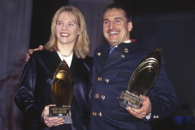 Katja SEIZINGER, GER, Skifahrerin, und Georg HACKL, Rodler, mit der Ehrung Sportlerin und Sportler des Jahres 1998, Dezember 1998, Â