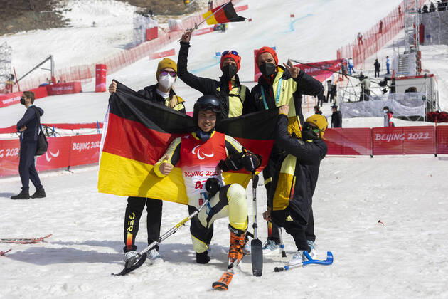 Bilder des Jahres 2022, Sport 03 März Sport Themen der Woche KW10 Sport Bilder des Tages Yanqing (China) National Alpine Center 10.03.22 Para Ski Alpin, Impressionen Team D mit KRESS, Leander (GER) vom TSV Friedberg (BAY) nach seinem 2.Lauf im Riesen Slalom. Credit: Mika Volkmann