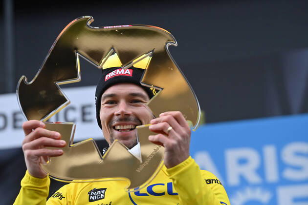 Bilder des Jahres 2022, Sport 03 März Sport Themen der Woche KW10 Slovenian Primoz Roglic of Jumbo-Visma celebrates on the podium after winning the general ranking after stage eight, the final stage of the 80th edition of the Paris-Nice cycling race, from Nice to Nice (115,6 km) in France, Sunday 13 March 2022. DAVIDxSTOCKMAN  x21320967x