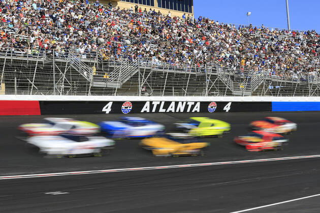 Bilder des Jahres 2022, Sport 03 MÃ¤rz Sport Themen der Woche KW11 Sport Bilder des Tages HAMPTON, GA - MARCH 20: General race action in Turn 4 during the running of the 64th Annual Folds of Honor QuikTrip 500 NASCAR, Motorsport, USA Cup Series Series race on March 20, 2022 at the newly repaved and reconfigured Atlanta Motor Speedway in Hampton, Georgia. (Photo by David J. Griffin Icon Sportswire) AUTO: MAR 20 NASCAR Cup Series - Folds of Honor QuikTrip 500 Icon95322032004981