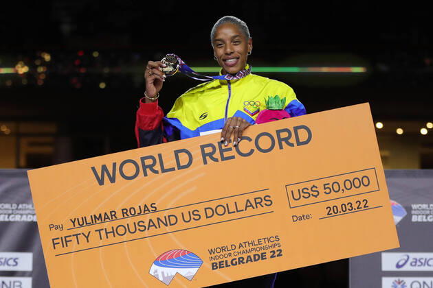 Bilder des Jahres 2022, Sport 03 März Sport Themen der Woche KW11 Sport Bilder des Tages (220321) -- BELGRADE, March 21, 2022 -- Yulimar Rojas of Venezuela celebrates during the awarding ceremony for the Women s Triple Jump at the World Athletics Indoor Championships Belgrade 2022 in Stark Arena, Belgrade, Serbia, March 20, 2022. ) (SP)SERBIA-BELGRADE-WORLD ATHLETICS-INDOOR-CHAMPIONSHIPS-WOMEN S TRIPLE JUMP ZhengxHuansong 