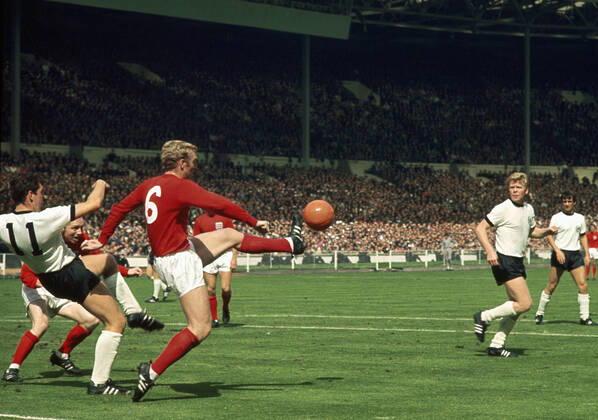 1966 World Cup Final 30 July 1966 - FIFA World Cup, WM, Weltmeisterschaft, Fussball Final - England v West Germany Bobby Moore sticks his foot out to clear the ball Photo: Gerry Cranham Offside London UK Copyright: xGerryxCranhamxOffside