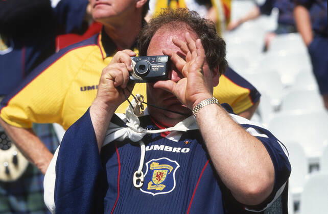 Brazil v Scotland FIFA World Cup, WM, Weltmeisterschaft, Fussball 10 June 1998 Saint Denis : FIFA World Cup Brazil v Scotland : a Scottish supporter takes a photography with his Olympus camera: Photo: Mark Leech Saint Denis France Copyright: xMarkxLeechxOffside