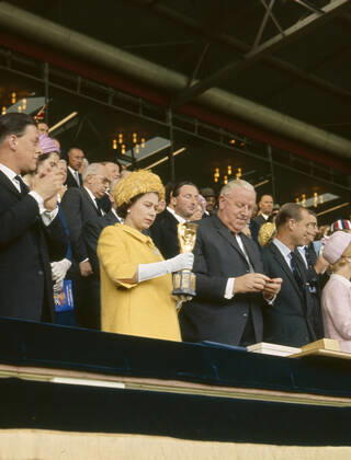 1966 World Cup Final 30 July 1966 FIFA World Cup, WM, Weltmeisterschaft, Fussball Final England v West Germany; Her Majesty Queen Elizabeth holds the Jules Rimet Trophy alongside Sir Stanley Rous. Photo: Gerry Cranham Wembley London UK