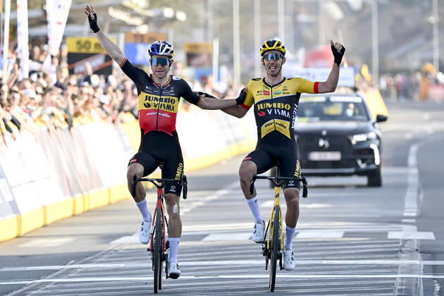 Bilder des Jahres 2022, Sport 03 März Sport Themen der Woche KW12 Belgian Wout Van Aert of Team Jumbo-Visma and French Christophe Laporte of Jumbo-Visma celebrate after winning the E3 Saxo Bank Classic cycling race, 203,9km from and to Harelbeke, Friday 25 March 2022. DIRKxWAEM  x26083709x