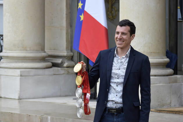 Ceremony At Elysee Palace In Paris In Honor Of French Olympic And Paralympic Medallists Of The Olympic And PAralympic Games Beijing 2022 Skier Quentin Fillon-Maillet with their five Olympic medals arrives at Elysee Palace for the ceremony in Honor of French Olympic and Paralympic medallists of the Olympic and Paralympic Games Beijing 2022 - March 29, 2022, Paris Paris France  Copyright: xDanielxPierx originalFilename:pelletier-notitle220330_np4ci.jpg