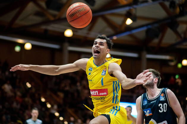 Bilder des Jahres 2022, Sport 04 April Sport Themen der Woche KW16 Oscar da Silva (Alba Berlin) am Ball aergert sich, GER, HAKRO Merlins Crailsheim vs. ALBA Berlin, Basketball BBL Bundesliga, 12. Spieltag, 20.04.2022, Spielzeit 2021 2022 GER, HAKRO Merlins Crailsheim vs. ALBA Berlin, Basketball BBL Bundesliga, 12. Spieltag, 20.04.2022, Spielzeit 2021 2022 Copyright: xEibner Memmlerx EP_MMR