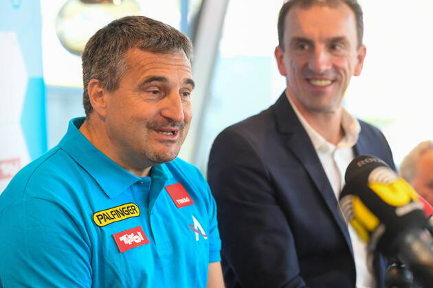 21.04.2022, Innsbruck, AUT, Österreichischen Rodelverband, Pressekonferenz, Vorstellung des neuen Trainerstab, im Bild v.l. Georg Hackl, Markus Prock ÖRV Präsident during a press conference, PK, Pressekonferenz of Austrian Luge Federation, presentation of the new coaching staff in Innsbruck, Austria on 2022 04 21. Expa Innsbruck