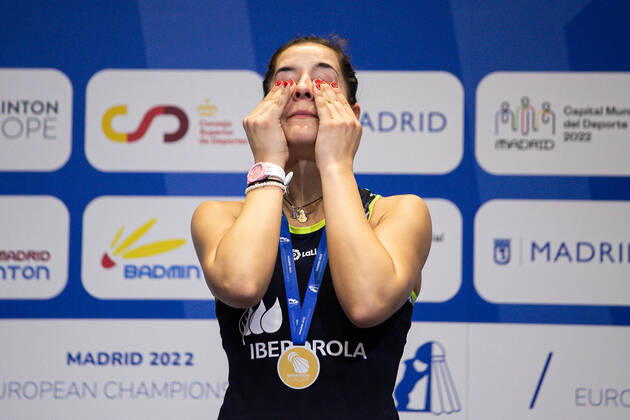 Bilder des Jahres 2022, Sport 04 April Sport Themen der Woche KW17 Sport Bilder des Tages April 30, 2022, MADRID, MADRID, SPAIN: Carolina Marin from Spain received the gold medal during European Badminton Championship at Gallur Sports Center on April 30, 2022 in Madrid, Spain. MADRID SPAIN - ZUMAa181 20220430_zaa_a181_122 Copyright: xIrinaxR.xHipolitox