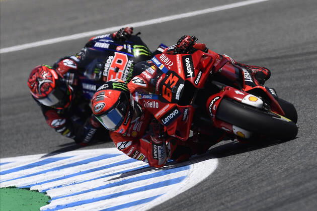 Bilder des Jahres 2022, Sport 05 Mai Sport Themen der Woche KW17 MotoGP Of Spain - Race Francesco Bagnaia (63) of Italy and Ducati Lenovo Team Ducati and Fabio Quartararo (20) of France and Monster Energy Yamaha MotoGP during the race of the Gran Premio Red Bull of Spain at Circuito de Jerez - Angel Nieto on May 1, 2022 in Jerez de la Frontera, Spain. Jerez de la Frontera Cadiz Spain  Copyright: xJosexBretonx originalFilename:breton-motogpof220501_npipf.jpg