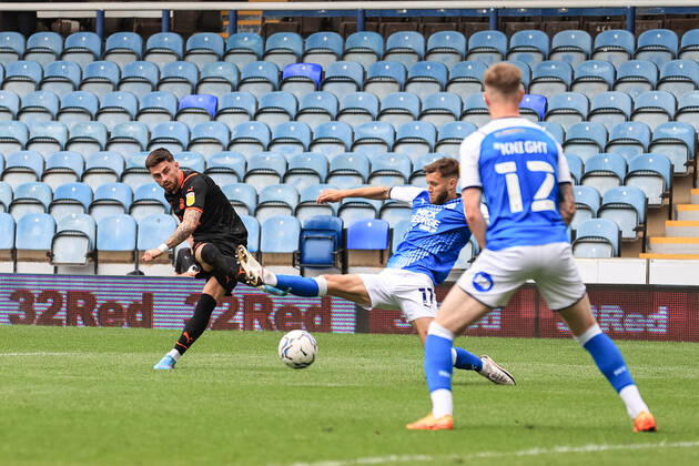 Sky Bet Championship Peterborough v Blackpool Owen Dale 7 of Blackpool shoots on goal Peterborough Weston Homes Stadium Cambridgeshire United Kingdom Copyright: xMarkxCosgrove NewsxImagesx
