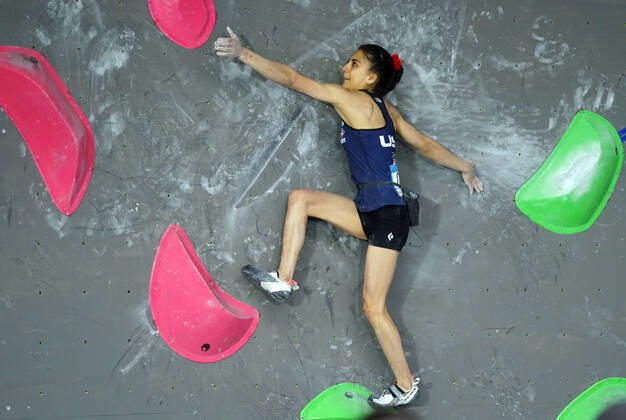 Bilder des Jahres 2022, Sport 05 Mai Sport Themen der Woche KW18 Sport Bilder des Tages Klettern, Bouldern, WC in Seoul IFSC CLimbing World Cup (Semi Final) SEOUL, SOUTH KOREA, MAY 8: GROSSMAN Natalia (USA) during the Men s and Women s Boulder Semifinals at the Yongma Waterfall Park in Seoul, South Korea on May 8th, 2022. Seoul South Korea 7348_256900 Copyright: xSeokyongxLee PentaxPressx