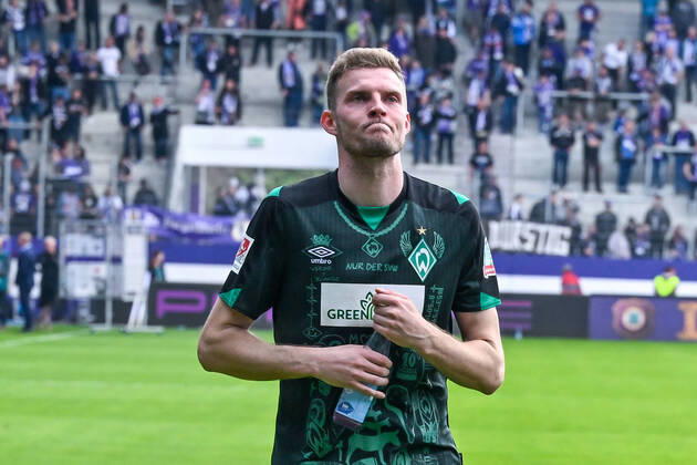 Fußball: 2. Bundesliga, Saison 2021 2022, 33. Spieltag, FC Erzgebirge Aue - SV Werder Bremen am 08.05.2022 in Erzgebirgsstadion in Aue-Bad Schlema. -TK- Bremens Marvin Ducksch schaut stolz. DFL REGULATIONS PROHIBIT ANY USE OF PHOTOGRAPHS AS IMAGE SEQUENCES AND OR QUASI-VIDEO. Copyright: xTeresaxKrögerx