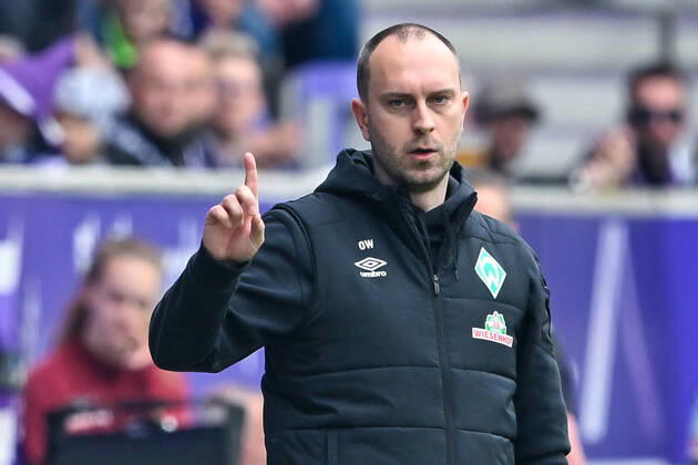 Fußball: 2. Bundesliga, Saison 2021 2022, 33. Spieltag, FC Erzgebirge Aue - SV Werder Bremen am 08.05.2022 in Erzgebirgsstadion in Aue-Bad Schlema. -TK- Bremens Trainer Ole Werner schaut konzentriert. DFL REGULATIONS PROHIBIT ANY USE OF PHOTOGRAPHS AS IMAGE SEQUENCES AND OR QUASI-VIDEO. Copyright: xTeresaxKrögerx