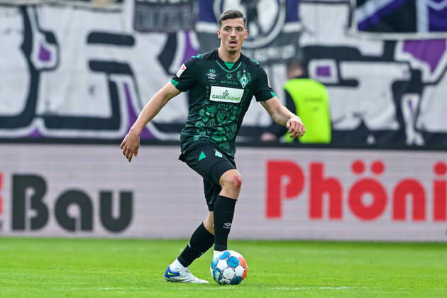 Fußball: 2. Bundesliga, Saison 2021 2022, 33. Spieltag, FC Erzgebirge Aue - SV Werder Bremen am 08.05.2022 in Erzgebirgsstadion in Aue-Bad Schlema. -TK- Bremens Nicolai Rapp läuft mit dem Ball am Fuß. DFL REGULATIONS PROHIBIT ANY USE OF PHOTOGRAPHS AS IMAGE SEQUENCES AND OR QUASI-VIDEO. Copyright: xTeresaxKrögerx
