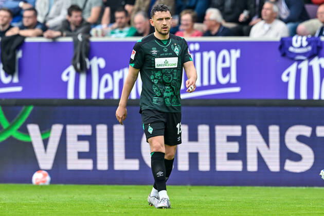 Fußball: 2. Bundesliga, Saison 2021 2022, 33. Spieltag, FC Erzgebirge Aue - SV Werder Bremen am 08.05.2022 in Erzgebirgsstadion in Aue-Bad Schlema. -TK- Bremens Milos Veljkovic schaut grimmig. DFL REGULATIONS PROHIBIT ANY USE OF PHOTOGRAPHS AS IMAGE SEQUENCES AND OR QUASI-VIDEO. Copyright: xTeresaxKrögerx