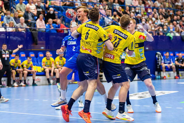 v.l. Jonathan Carlsbogard (TBV Lemgo Lippe 9), Niclas Kirkelokke (Rhein-Neckar Loewen 6), Albin Lagergren (Rhein-Neckar Loewen 23), Kristjan Horzen (Rhein-Neckar Loewen 27) TBV Lemgo Lippe vs. Rhein-Neckar Loewen, Handball, 1. Bundesliga, 30. Spieltag, 12.05.2022 Lemgo Copyright: xEibner-Pressefotox xJanxStrohdiekx EP_JSK