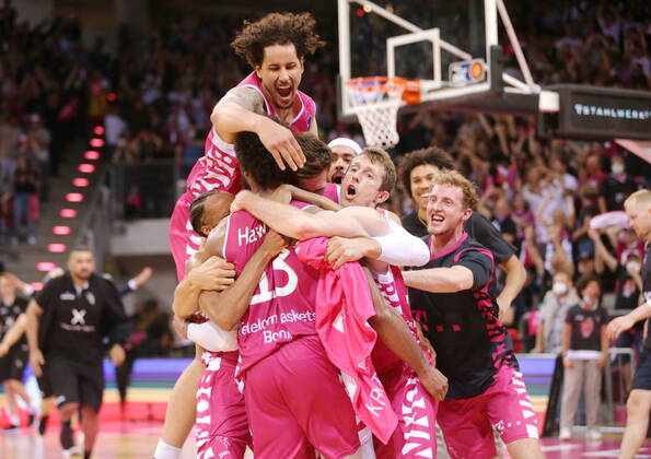 Bilder des Jahres 2022, Sport 05 Mai Sport Themen der Woche KW19 Sport Bilder des Tages Sieg: Telekom Baskets Bonn vs. Hamburg Towers , Playoffs Viertelfinale Spiel 1