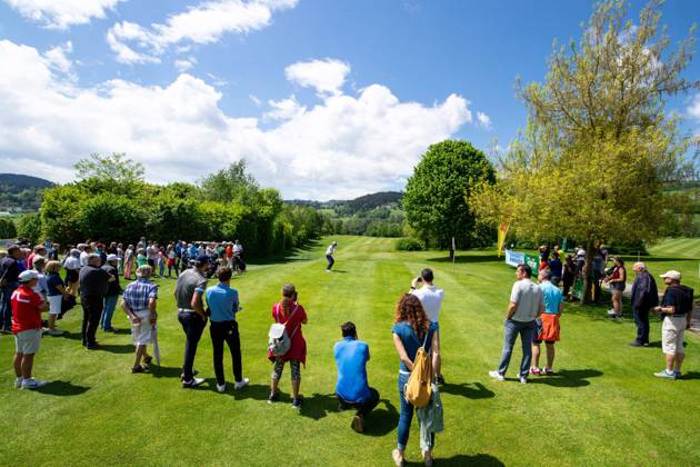 GOLF - Goesser Open 2022 MARIA LANKOWITZ,AUSTRIA,14.MAY.22 - GOLF - Alps Tour, Goesser Open, GC Erzherzog Johann. Image shows Clark Dennis (USA). Keywords: general view, fans. GEPAxpictures xMaticxKlansek