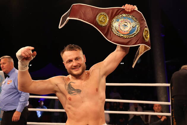 Bilder des Jahres 2022, Sport 05 Mai Sport Themen der Woche KW19 Sport Bilder des Tages Boxen: SES-Boxgala, Magdeburg, 14.05.2022 WBO European Championship, EM, Europameisterschaft Adam Deines (GER) - Norbert Dabrowski (POL)