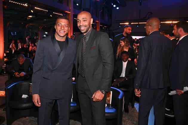 Fußball, Trophees UNFP Verleihung in Paris 07 Kylian MBAPPE (psg) - Thierry HENRY during the Trophies UNFP ceremony at Pavillon Gabriel on May 15, 2022 in Paris, France. FOOTBALL : Trophees UNFP - Soiree - Paris - 15 05 2022 Pool FEP Panoramic 