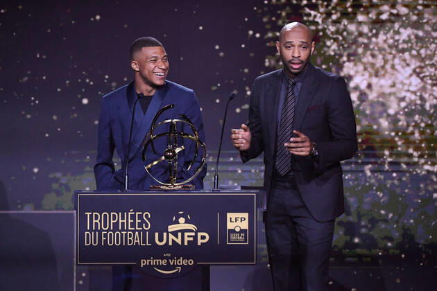 Bilder des Jahres 2022, Sport 05 Mai Sport Themen der Woche KW19 Fußball, Trophees UNFP Verleihung in Paris Thierry HENRY - 07 Kylian MBAPPE (psg) during the Trophies UNFP ceremony at Pavillon Gabriel on May 15, 2022 in Paris, France. FOOTBALL : Trophees UNFP - Soiree - Paris - 15 05 2022 Pool FEP Panoramic 