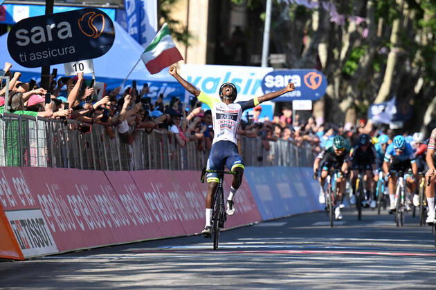Bilder des Jahres 2022, Sport 05 Mai Sport Themen der Woche KW20 Sport Bilder des Tages 17-05-2022 Giro D italia; Tappa 10 Pescara - Jesi; 2022, Intermarche - Wanty Gobert; Gyrmai Hailu, Biniam; Jesi; 