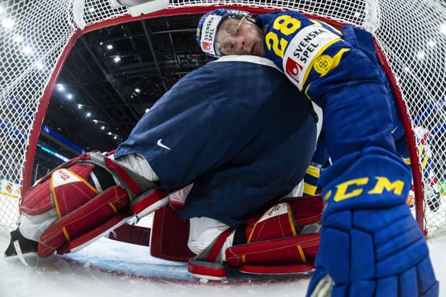 Bilder des Jahres 2022, Sport 05 Mai Sport Themen der Woche KW20 Sport Bilder des Tages 220517 Anton Bengtsson of Sweden during the 2022 IIHF Ice hockey, Eishockey World Championship, WM, Weltmeisterschaft game between Sweden and Great Britain on May 17, 2022 in Tampere. Photo: Maxim ThorÃ BILDBYRAN kod MT MT0392 ishockey ice hockey ishockey-vm iihf ice hockey world championship sverige sweden storbritannien great britain bbeng Copyright: MAXIMxTHORE BB220517MT069