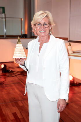 Preisträgerin Silvia Neid bei der Verleihung der Goldenen Sportpyramide in der Telekom Hauptstadtrepräsentanz in Berlin. Copyright: Eventpress Golejewski 20.05.2022