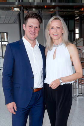 Matthias Steiner mit Ehefrau Inge Posmyk bei der Verleihung der Goldenen Sportpyramide in der Telekom Hauptstadtrepräsentanz in Berlin. Copyright: Eventpress Golejewski 20.05.2022