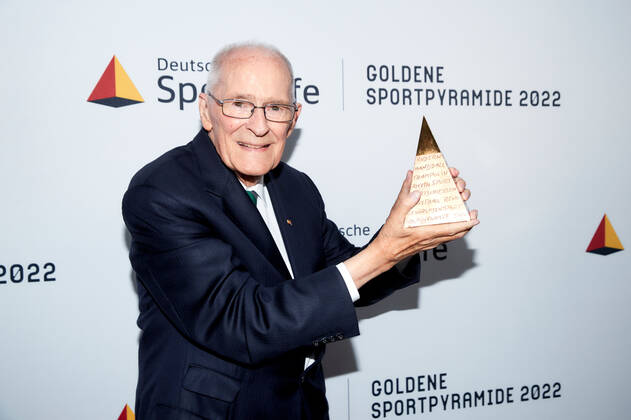 Preisträger Hans Wilhelm Gäb bei der Verleihung der Goldenen Sportpyramide in der Telekom Hauptstadtrepräsentanz in Berlin. Copyright: Eventpress Golejewski 20.05.2022