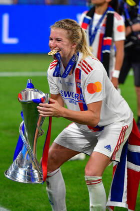 FC Barcelona, Barca v Olympique Lyon, UEFA Women?s Champions League final, football, Turin, Italy Turin, Italy. 21st, May 2022. Ada Hegerberg (14) of Olympique Lyon is celebrating and seen with the Champions League trophy after the UEFA Women?s Champions League final between Barcelona and Olympique Lyon at Juventus Stadium in Turin. Turin Italy Copyright: xGonzalesxPhoto TommasoxFimianox