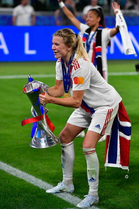 FC Barcelona, Barca v Olympique Lyon, UEFA Women?s Champions League final, football, Turin, Italy Turin, Italy. 21st, May 2022. Ada Hegerberg (14) of Olympique Lyon is celebrating and seen with the Champions League trophy after the UEFA Women?s Champions League final between Barcelona and Olympique Lyon at Juventus Stadium in Turin. Turin Italy Copyright: xGonzalesxPhoto TommasoxFimianox