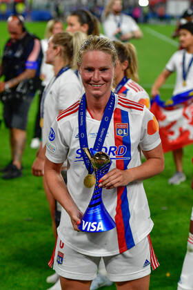 FC Barcelona, Barca v Olympique Lyon, UEFA Women?s Champions League final, football, Turin, Italy Turin, Italy. 21st, May 2022. Amandine Henry (6) of Olympique Lyon won the Player of the Match trophy and is celebrating after the UEFA Women?s Champions League final between Barcelona and Olympique Lyon at Juventus Stadium in Turin. Turin Italy Copyright: xGonzalesxPhoto TommasoxFimianox
