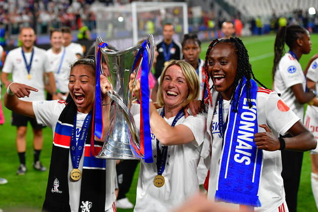 FC Barcelona, Barca v Olympique Lyon, UEFA Women?s Champions League final, football, Turin, Italy Turin, Italy. 21st, May 2022. Head caoch Sonia Bompastor of Olympique Lyon seen with the Champions League trophy celebrating the victory with Melvine Malard (R) and Selma Bacha (L) after the UEFA Women?s Champions League final between Barcelona and Olympique Lyon at Juventus Stadium in Turin. Turin Italy Copyright: xGonzalesxPhoto TommasoxFimianox