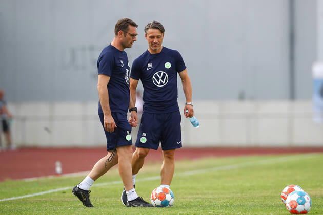 25.06.2022, xtgx, Fussball Testspiel, WAZ Veltins Auswahl - VfL Wolfsburg emspor, v.l. Robert Kovac (Wolfsburg, Co Trainer), Niko Kovac (Wolfsburg, Trainer) (DFL DFB REGULATIONS PROHIBIT ANY USE OF PHOTOGRAPHS as IMAGE SEQUENCES and or QUASI-VIDEO) Fallersleben
