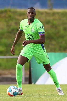 25.06.2022, xtgx, Fussball Testspiel, WAZ Veltins Auswahl - VfL Wolfsburg emspor, v.l. Josuha Guilavogui (Wolfsburg) Freisteller, Einzelbild, Ganzkoerper, single frame (DFL DFB REGULATIONS PROHIBIT ANY USE OF PHOTOGRAPHS as IMAGE SEQUENCES and or QUASI-VIDEO) Fallersleben