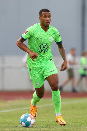 25.06.2022, xtgx, Fussball Testspiel, WAZ Veltins Auswahl - VfL Wolfsburg emspor, v.l. Aster Vranckx (Wolfsburg, 8) Freisteller, Einzelbild, Ganzkoerper, single frame (DFL DFB REGULATIONS PROHIBIT ANY USE OF PHOTOGRAPHS as IMAGE SEQUENCES and or QUASI-VIDEO) Fallersleben