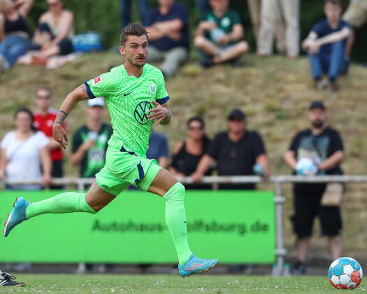 25.06.2022, xtgx, Fussball Testspiel, WAZ Veltins Auswahl - VfL Wolfsburg emspor, v.l. Maximilian Philipp (Wolfsburg, 17) (DFL DFB REGULATIONS PROHIBIT ANY USE OF PHOTOGRAPHS as IMAGE SEQUENCES and or QUASI-VIDEO) Fallersleben