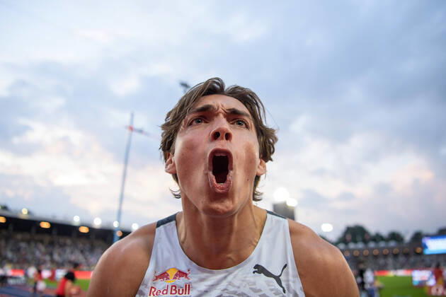 Sport Bilder des Tages 220630 Armand Duplantis of Sweden competes in men s pole vault during the athletics gala Bauhaus-galan, Diamond League Stockholm, on June 30, 2022 in Stockholm. Photo: Maxim Thore BILDBYRAN kod MT MT0414 bbeng athletics friidrott friidrett iaaf diamond league bauhausgalan bauhaus-galan diamond league 2022 stockholm jubel celebration Copyright: MAXIMxTHORE BB220630MT088