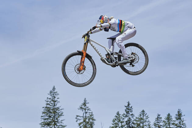 Bilder des Jahres 2022, Sport 07 Juli Sport Themen der Woche KW27 Sport Bilder des Tages 2022 UCI Mountain Bike Downhill World Cup Women Elite, Lenzerheide, Schweiz Lenzerheide, Schweiz. 9. Juli 2022. Myriam Nicole (Commencal Muc-Off By Riding Addiction) während des Downhill Finals der Damen am UCI Mountain Bike World Cup 2022 in Lenzerheide.