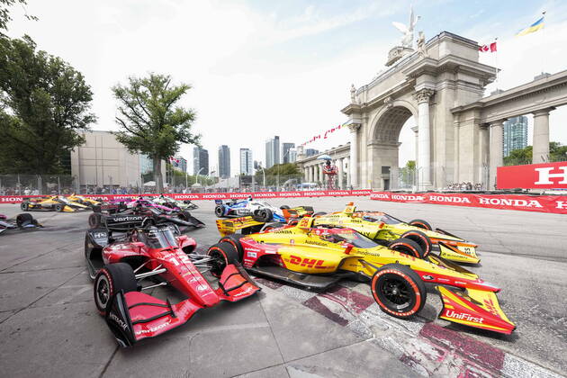 Bilder des Jahres 2022, Sport 07 Juli Sport Bilder des Tages July 17, 2022, Toronto, on, CANADA: Will Power of Australia, left to right, Romain Grosjean of Switzerland and Devlin DeFrancesco of Canada drive during the 2022 Honda Indy Toronto, in Toronto, Sunday, July 17, 2022. Canada News - July 17, 2022 - ZUMAc35_ 20220717_zaf_c35_064 Copyright: xAndrewxLahodynskyjx
