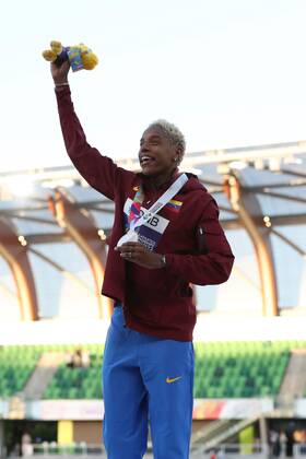 Mandatory Credit: Photo by Amanda Loman Shutterstock (13033002cq) Gold medalist, Yulimar Rojas, of Venezuela, during the medal ceremony for the women s triple jump 2022 World Athletics Championships, Day Four Hayward Field, Eugene, Oregon, USA - 18 Jul 2022 2022 World Athletics Championships, Day Four Hayward Field, Eugene, Oregon, USA - 18 Jul 2022 Copyright: xAmandaxLoman Shutterstockx 13033002cq