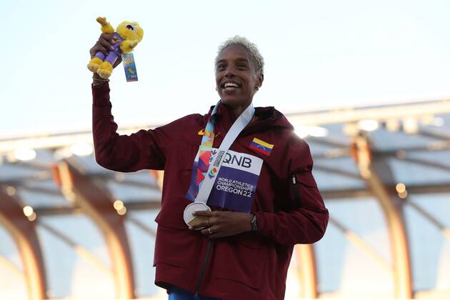 Mandatory Credit: Photo by Amanda Loman Shutterstock (13033002cu) Gold medalist, Yulimar Rojas, of Venezuela, during the medal ceremony for the women s triple jump 2022 World Athletics Championships, Day Four Hayward Field, Eugene, Oregon, USA - 18 Jul 2022 2022 World Athletics Championships, Day Four Hayward Field, Eugene, Oregon, USA - 18 Jul 2022 Copyright: xAmandaxLoman Shutterstockx 13033002cu