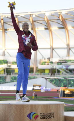 (220718) -- EUGENE, July 18, 2022 -- Gold medalist Venezuela s Yulimar Rojas celebrates during the awarding ceremony of women s triple jump at the World Athletics Championships Oregon22 in Eugene, Oregon, the United States, July 18, 2022. ) (SP)U.S.-EUGENE-ATHLETICS-WORLD CHAMPIONSHIPS-WOMEN S TRIPLE JUMP-AWARDING CEREMONY WangxYing 