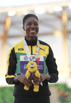 (220718) -- EUGENE, July 18, 2022 -- Silver medalist Jamaica s Shanieka Ricketts attends the awarding ceremony of women s triple jump at the World Athletics Championships Oregon22 in Eugene, Oregon, the United States, July 18, 2022. ) (SP)U.S.-EUGENE-ATHLETICS-WORLD CHAMPIONSHIPS-WOMEN S TRIPLE JUMP-AWARDING CEREMONY WangxYing 