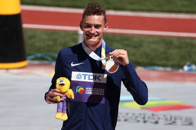 Mandatory Credit: Photo by Amanda Loman Shutterstock (13037095t) Bronze medalist Trevor Bassit, of the United States, during the medal ceremony for the men s 400-meter hurdles 2022 World Athletics Championships, Day Six Hayward Field, Eugene, Oregon, USA - 20 Jul 2022 2022 World Athletics Championships, Day Six Hayward Field, Eugene, Oregon, USA - 20 Jul 2022 Copyright: xAmandaxLoman Shutterstockx 13037095t
