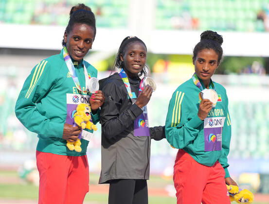 (220722) -- EUGENE, July 22, 2022 -- Gold medalist Kazakhstan s Norah Jeruto (C), silver medalist Ethiopia s Werkuha Getachew (L) and bronze medalist Ethiopia s Mekides Abebe attend the women s 3,000m steeplechase awarding ceremony at the World Athletics Championships Oregon22 in Eugene, Oregon, the United States, July 21, 2022. ) (SP)U.S.-EUGENE-ATHLETICS-WORLD CHAMPIONSHIPS-WOMEN S 3000M STEEPLECHASE-AWARDING CEREMONY WuxXiaoling 