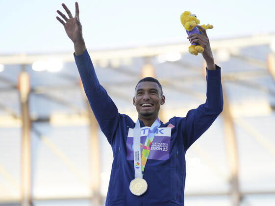 (220723) -- EUGENE, July 23, 2022 -- Gold medalist Michael Norman of the United States celebrates during the men s 400m awarding ceremony at the World Athletics Championships Oregon22 in Eugene, Oregon, the United States, July 22, 2022. ) (SP)U.S.-EUGENE-ATHLETICS-WORLD CHAMPIONSHIPS-MEN S 400M-AWARDING CEREMONY WangxYing 