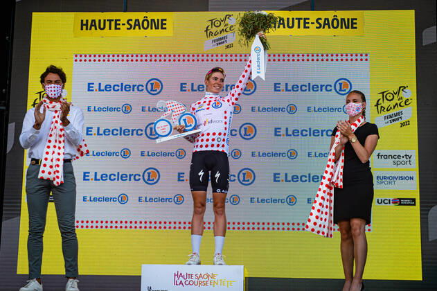VOLLERING Demi: Tour de France Femmes 2022 8. Stage VOLLERING Demi ( NED ) TEAM SD WORX ( SDW ) - NED Mountain Jersey - Best Climber - Award Ceremony Medal Ceremony Podium - Querformat - quer - horizontal - Landscape - Event Veranstaltung: Tour de France Femmes avec Zwift 8. Stage - Category Kategorie: Cycling - Road cycling, Rad, Radsport, Strasse - Cycling Tour - Elite Women - 2.WWT - Location Ort: Europe France - Start: Lure - Finish - La Super Plance Des Belles Filles - Discipline: Road Race ( RR ) - Cycling Tour - Distance: 123,3 km - Date Datum: 31.07.2022 Sunday -
